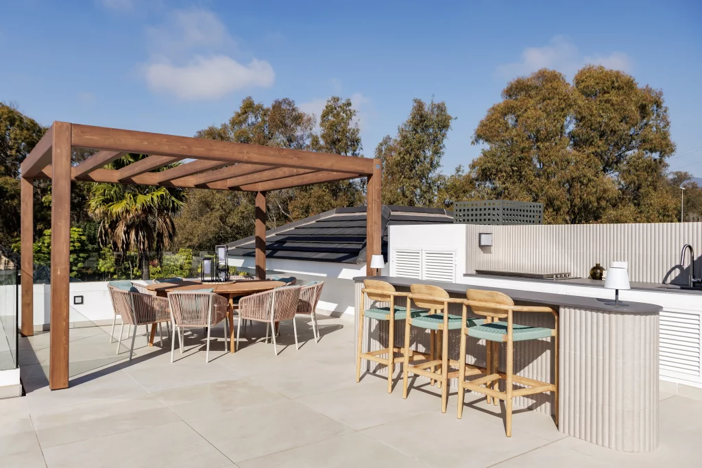 Pools & outdoor living